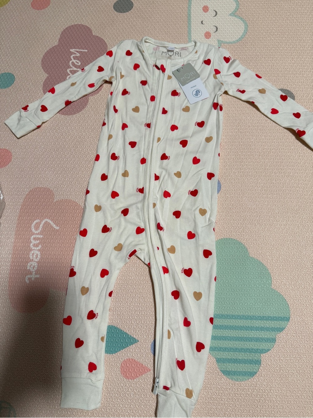 MORI Kids Heart-Print Zip One-Piece Footie in White with Red & Tan Hearts
